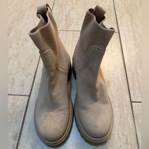Steve Madden light tan boots